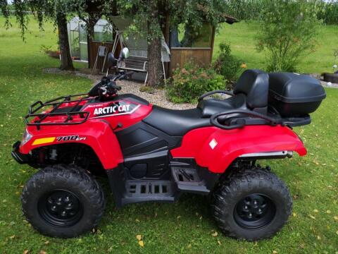 Quad Arctic Cat TRV 700i (XT)