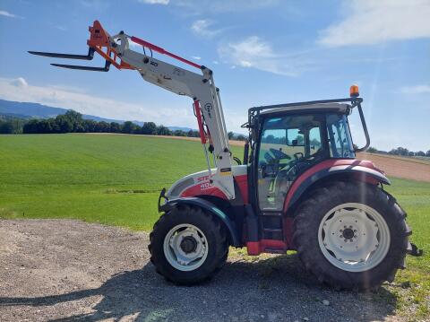 Steyr Kompakt 4085 mit Hauer Frontlader und Forstausrüstung