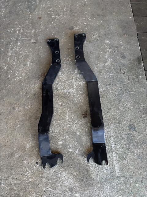 New Holland T5000/Case JXU Fronthydraulik Verstrebung