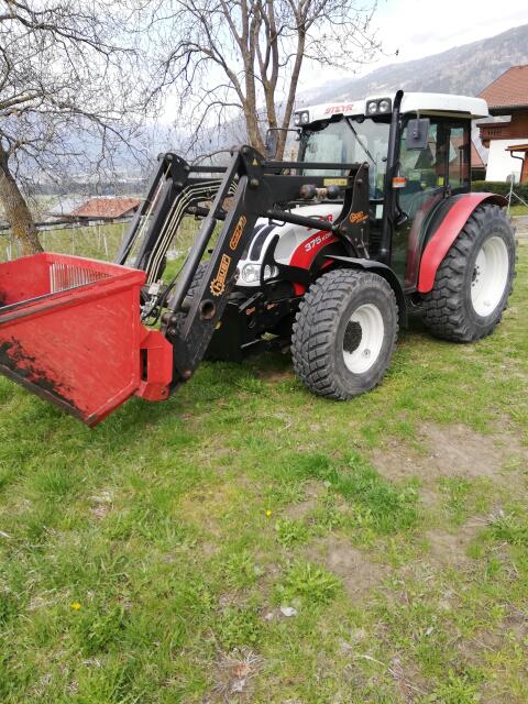 Steyr 375 Kompakt mit Frontlader zu verkaufen