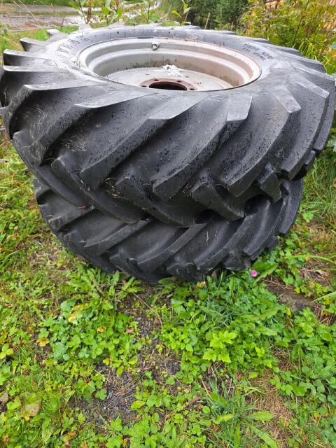 2 Traktorreifen