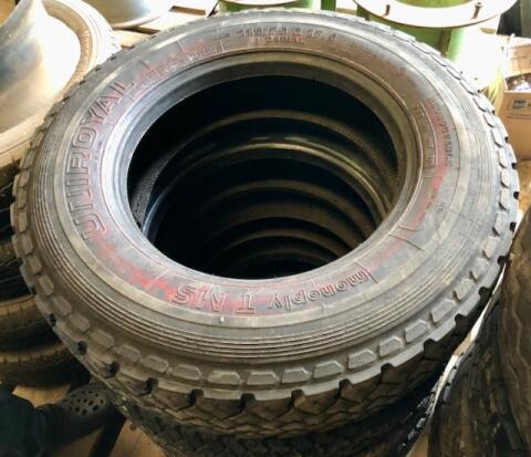 7 Stk. LKW-Reifen 215-75x17,5