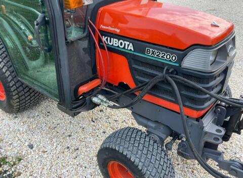 Kubota BX2200 mit Schneeschild