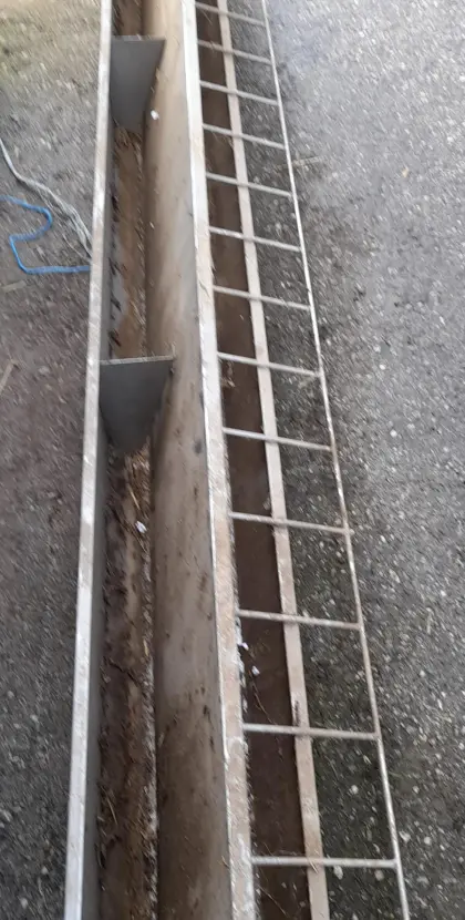 Schweine Futtertröge und Wände