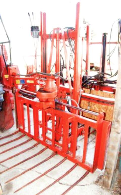 Verkaufe Kuhn Siloblockschneider