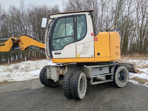 Liebherr A910 Compact