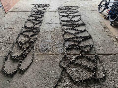 Schneeketten für Traktor zu verkaufen (R34)