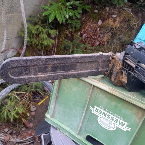 Motorsäge mit Kabel