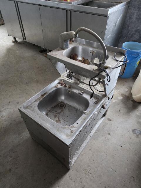 Waschbecken mit Sensor