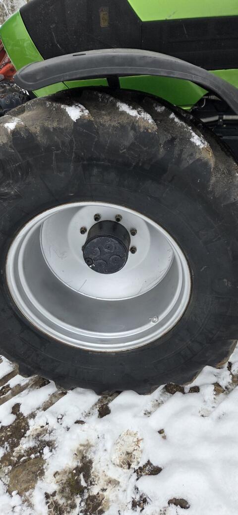 Verkaufe Felgen mit Reifen 540/65R28 und 650/65R38