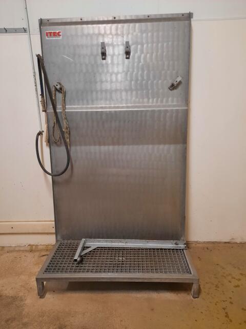 Komb. SCHÜRZEN UND STIEFEL Waschwand