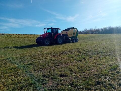 Lohnpressen und Ballenwickeln