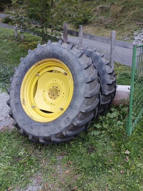 Kompletträder 540/65 R38 für John Deere