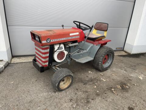 Massey Ferguson 12