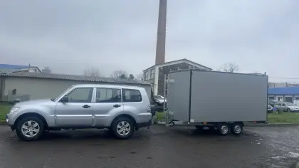 Spezialanhänger für Agrardrohnen-Sprüharbeiten