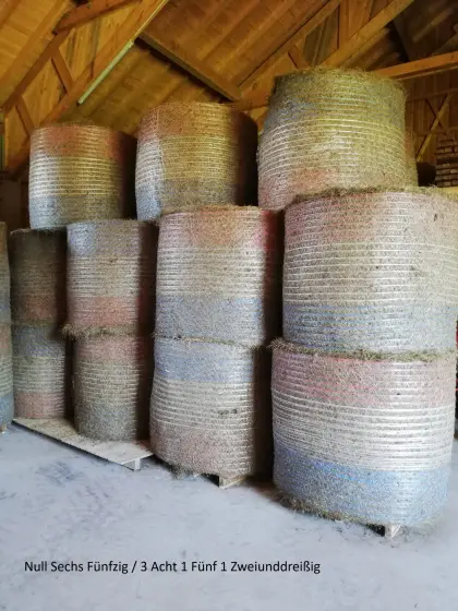 Heuballen und Strohballen