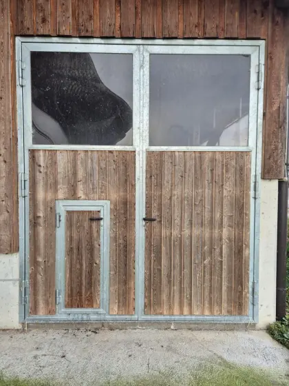 Stalltor mit Kälbertürl