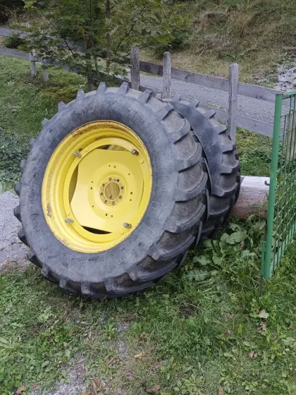 Kompletträder 540/65 R38 für John Deere