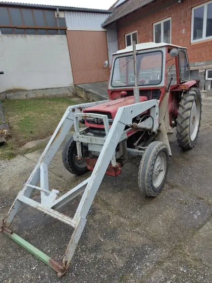 Massey Ferguson 148 Super mit Frontlader und Zubehör