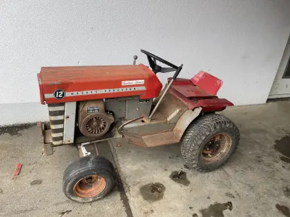 Massey Ferguson 12