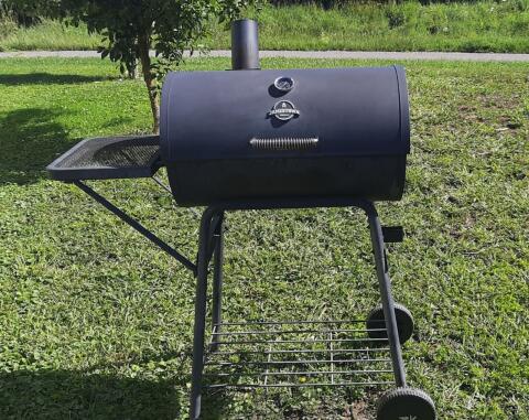 Holzkohlegrill mit Kastaniengrillpfanne Jamestown