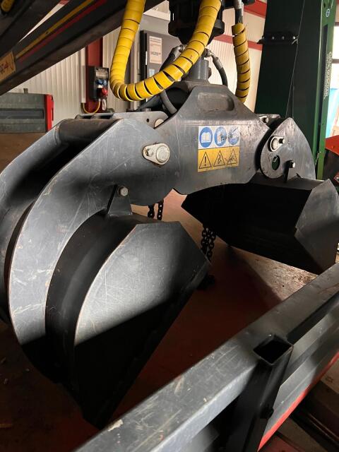 Einachs-3 Seitenkipper mit Kran Farma G5,3 G2