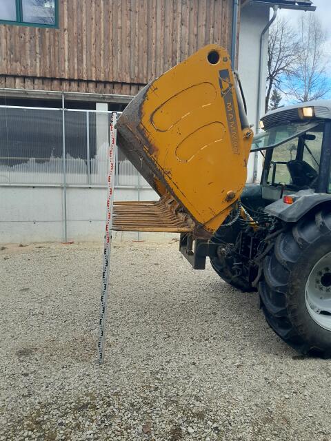 Siloblockschneider mit Hubgerüst Mamut 195