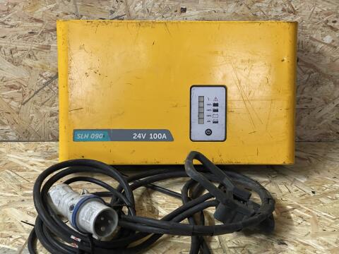 Ladegerät 24V 100A für Stapler, Hochhubwagen, Kehrmaschine