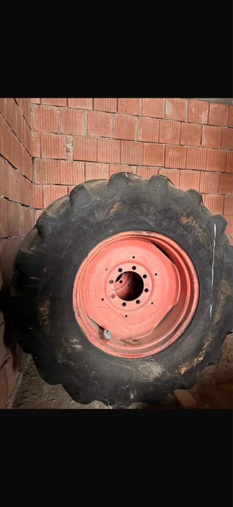 Forstfelgen mit Reifen