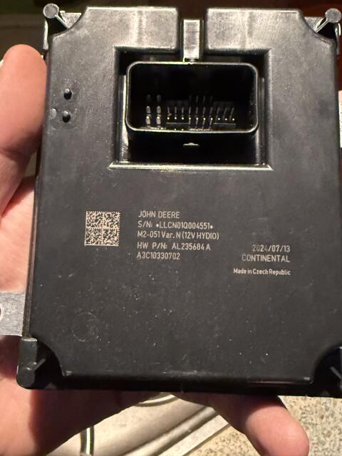 John Deere AL235684 - neues hydr. Modul (M2-051)