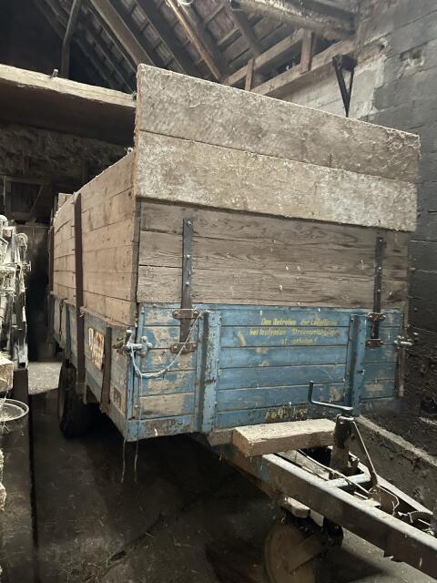 Anhänger mit Kratzboden