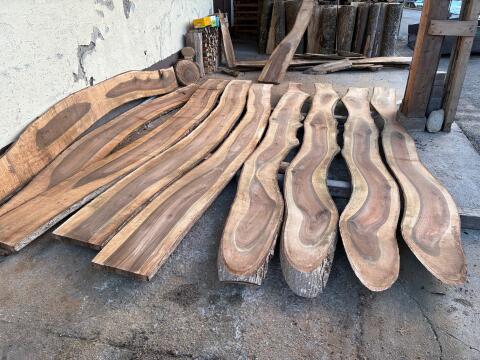 Nussholz geschnitten