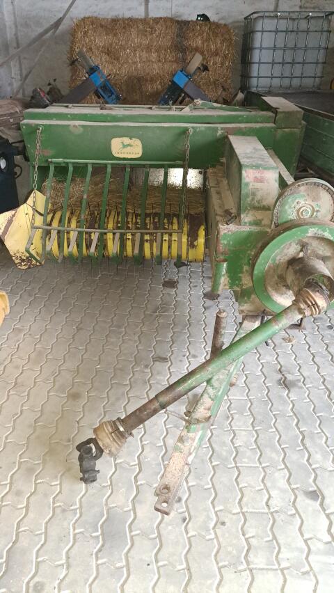 Strohpresse John Deere CB300