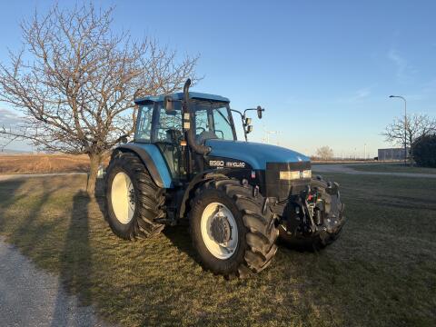 New Holland 8560