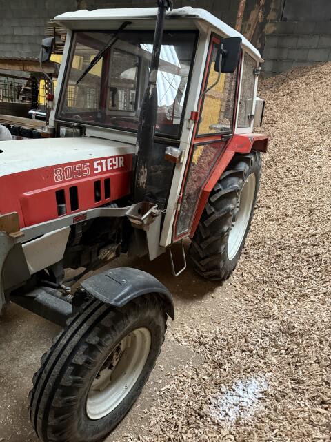 Steyr 8055 mit Hauer Frontlader