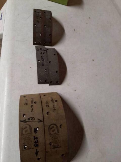 Verschiedene Bremsbeläge Deutz IHC Traktor