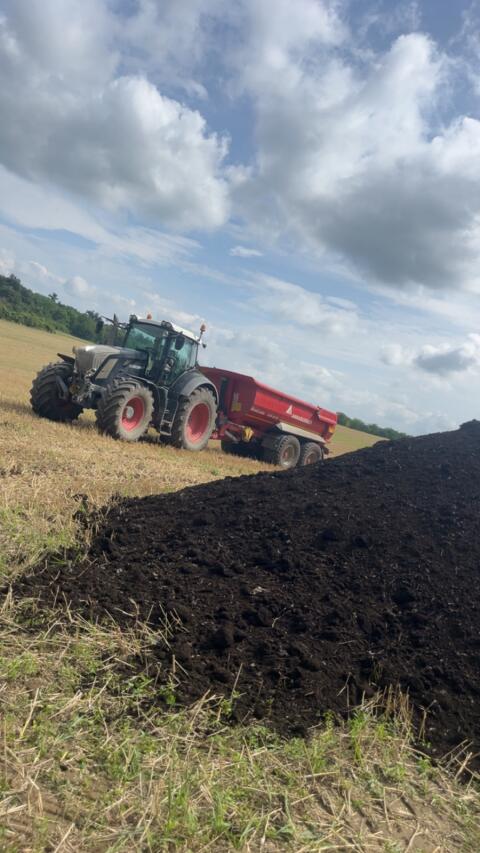 Wir suchen Verstärkung, Fahrer für Spezialerntem. und Traktor