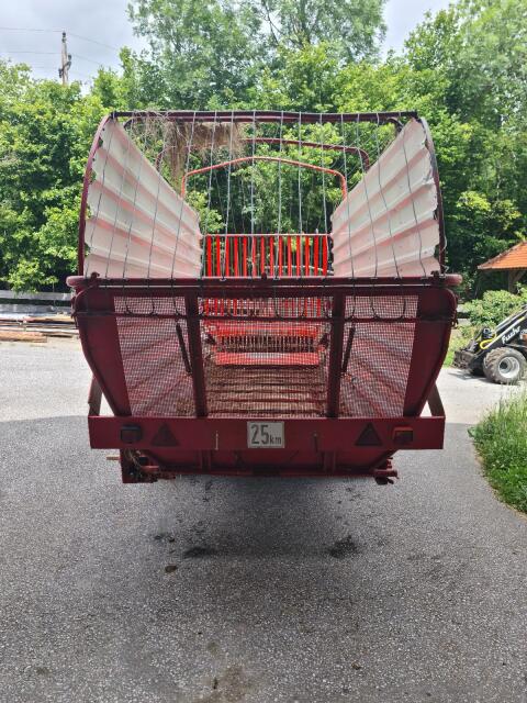 Ladewagen Pöttinger Trend 2