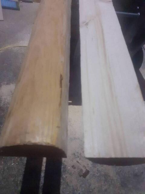 Holzpflöcke halbiert