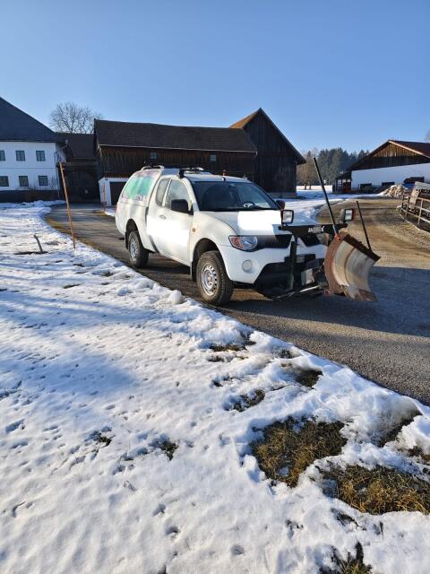 Mitsubishi L200 mit Schneepflug