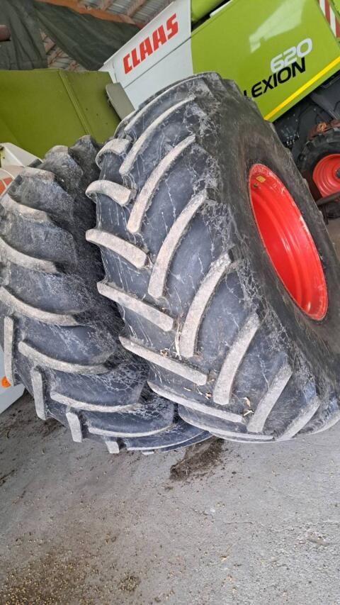 2 Stk. Kompletträder 680/85 R32