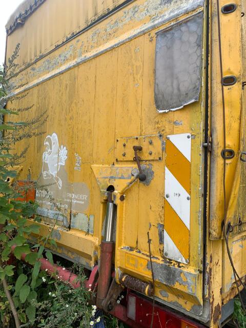 Ladebordwand inkl. Steuerung