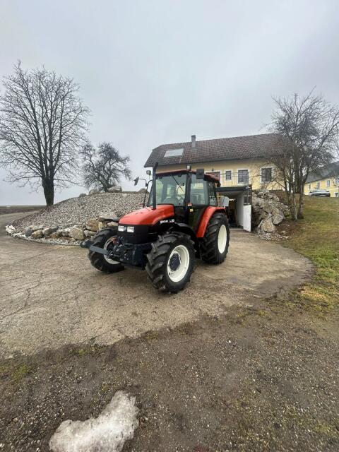 New Holland L85 Traktor