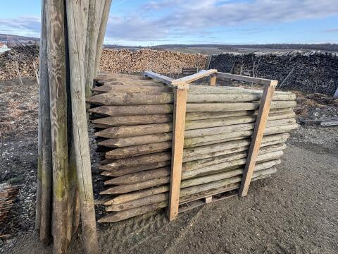 Holzpfähle