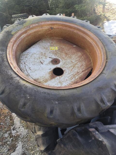 Zwillingsreifen 12.4-32