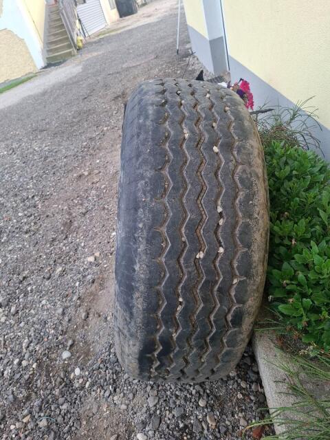 Reifen 425/65 R22,5 Yokohama