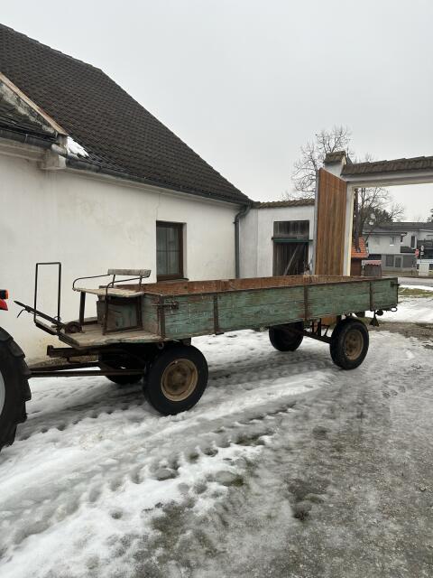 Anhänger mit Sitzbank