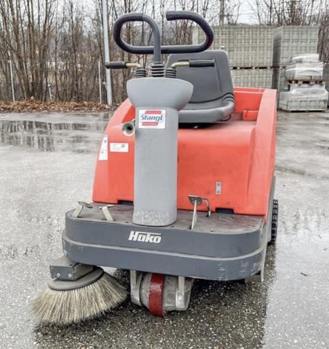 Elektro-Aufsitz-Kehrmaschine Hako Jonas 900 E