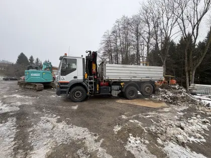 LKW 3-Achser mit HMF 15 m Kran