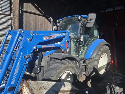New Holland T5.85 mit Frontlader